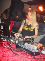 Orange Clubbing: Miss Djax