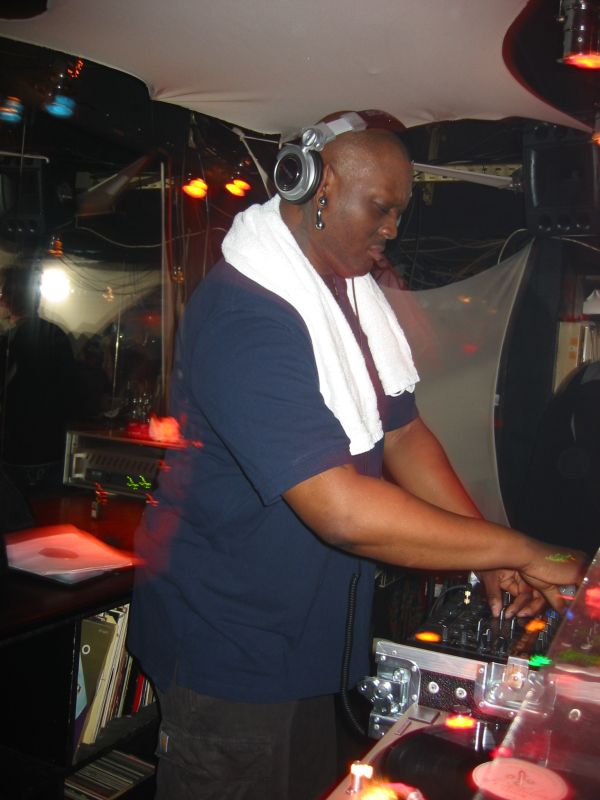 Orange Clubbing: DJ Rush